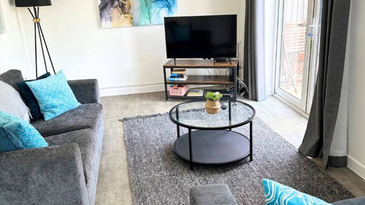 Thame Apartment | Oxford-Henry Blyth Gardens