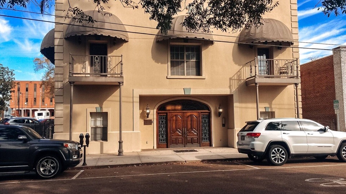 Oxford Apartment | OXFORD PRIME LOCATION/ON THE SQUARE! WALKING DISTANCE TO CAMPUS