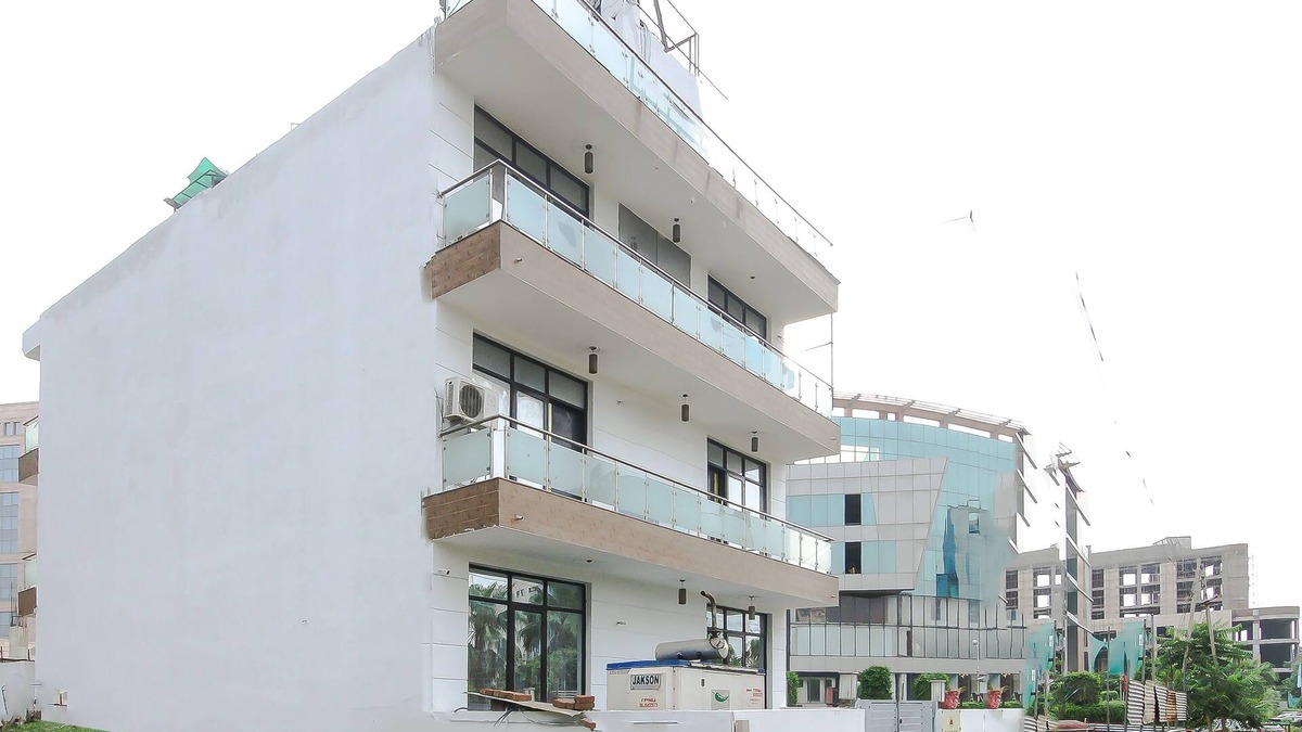 Sector 40 Hotel | OYO 18851 Smart Signature