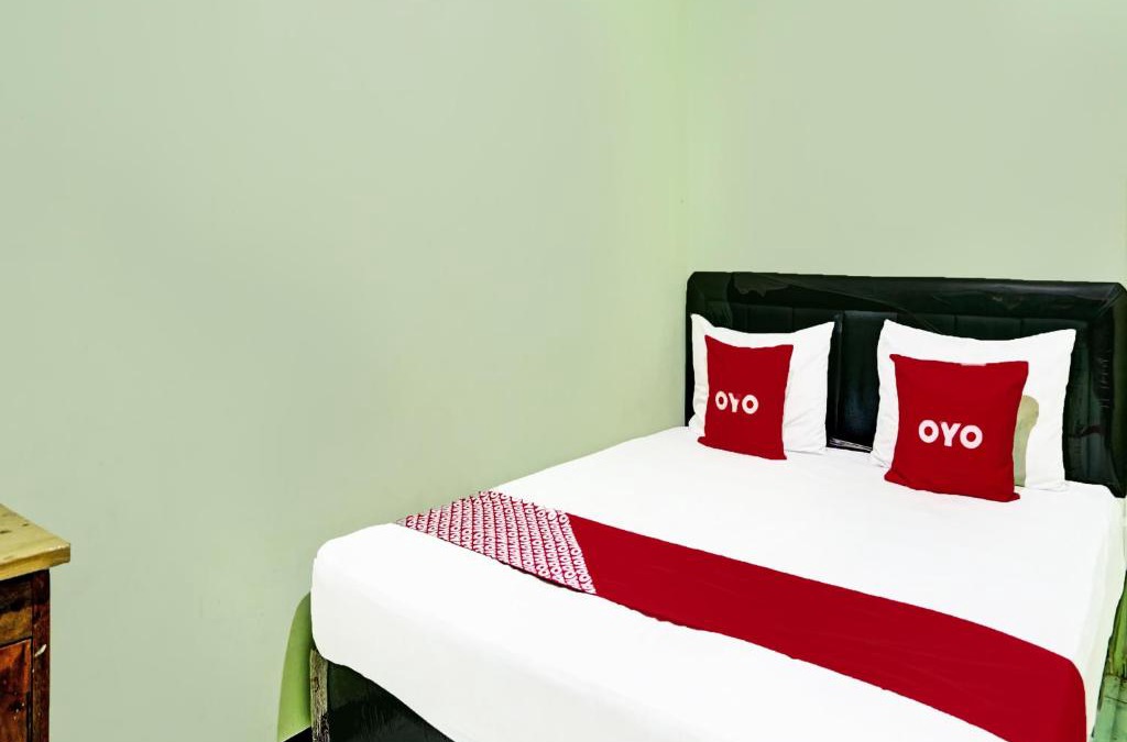 Pamekasan Hotel | OYO 2708 Hotel Kemuning Syariah