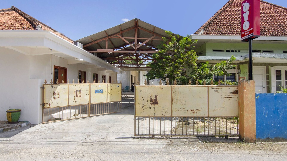 Pamekasan Hotel | OYO 3027 Griya Temenggungan Syariah