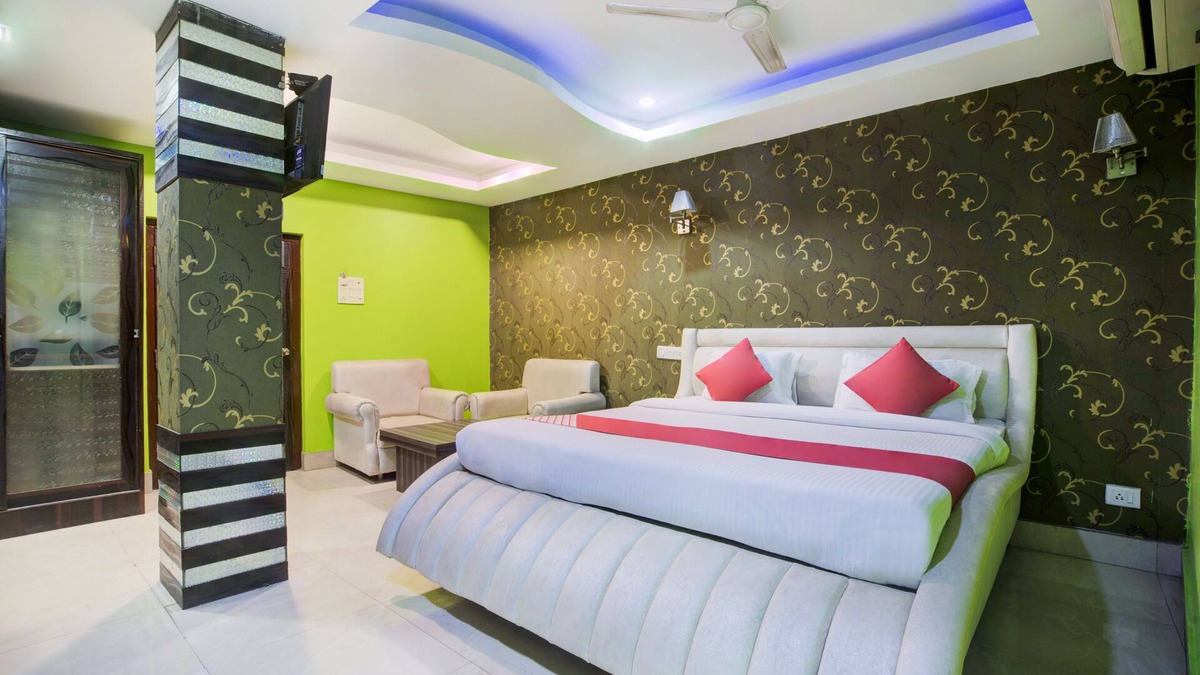 Dhanbad Hotel | OYO 5968 The Silver International