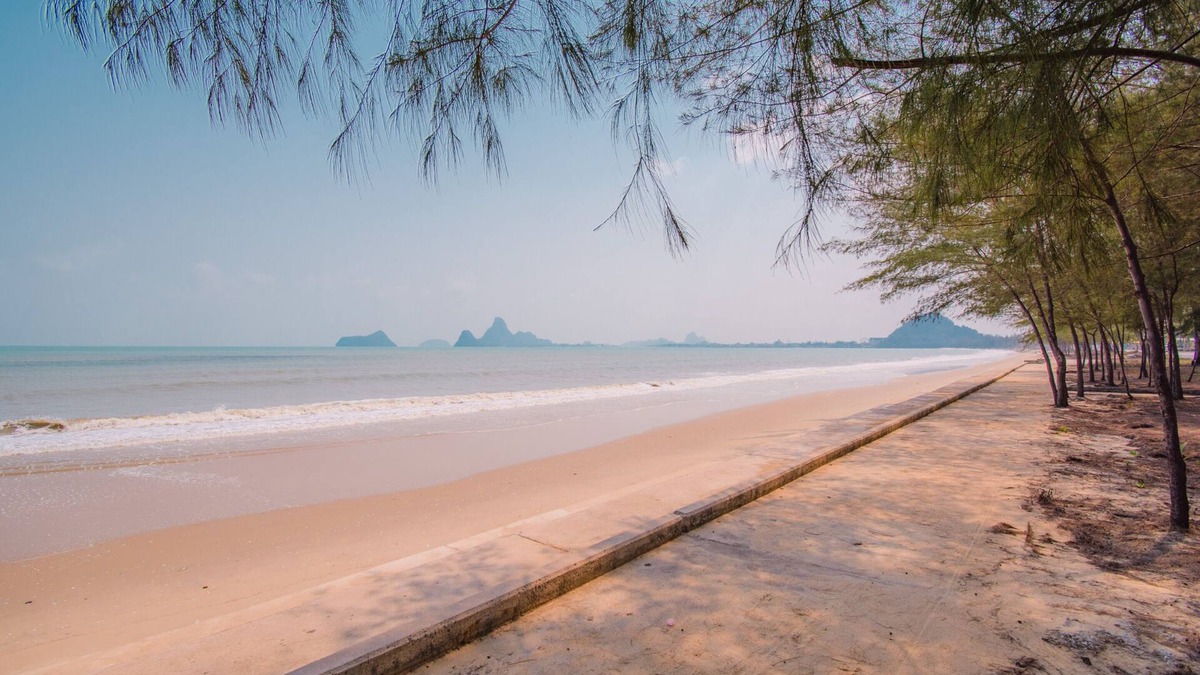Prachuap Khiri Khan Hotel | OYO 614 Koh Lak Resort