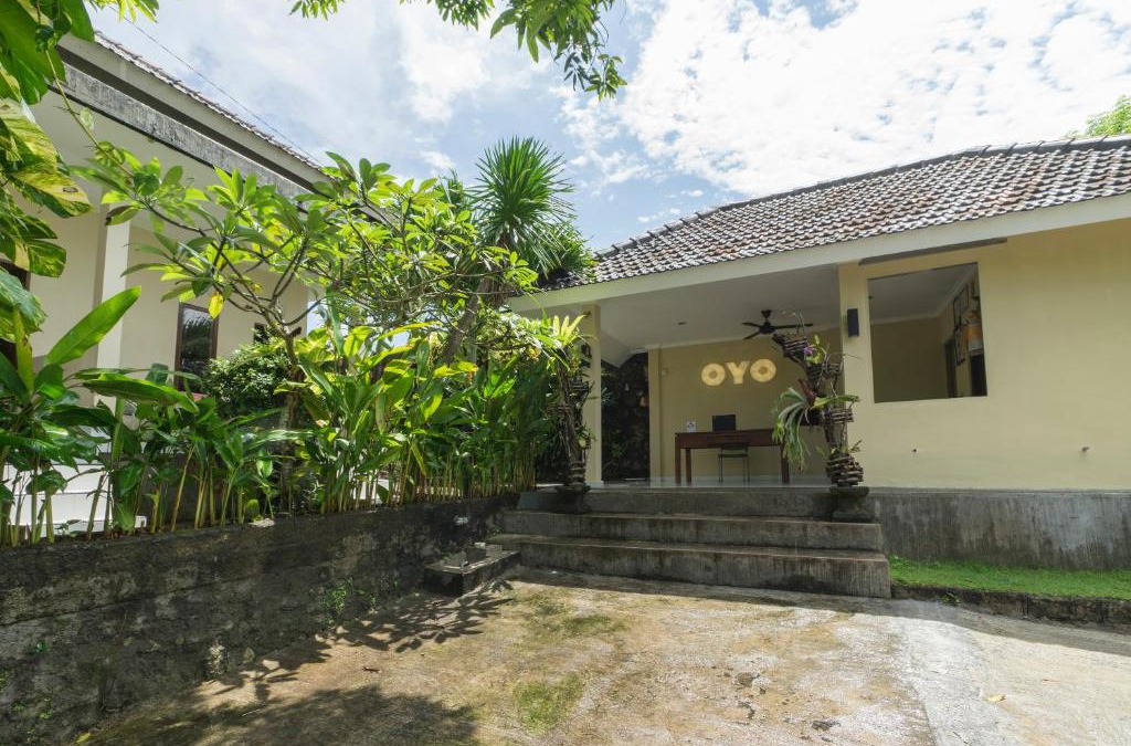 Mumbul Hotel | OYO 618 Top Homestay