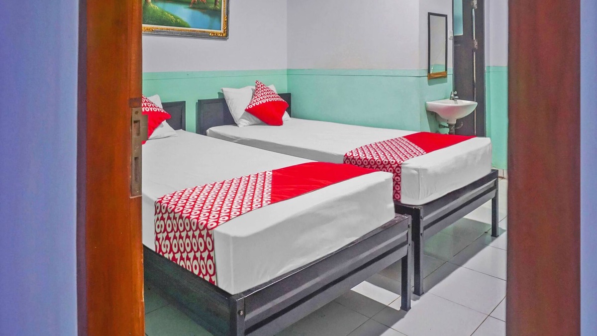 Makassar Hotel | OYO 90856 Wisma Favorite Makassar Near Benteng Rotterdam