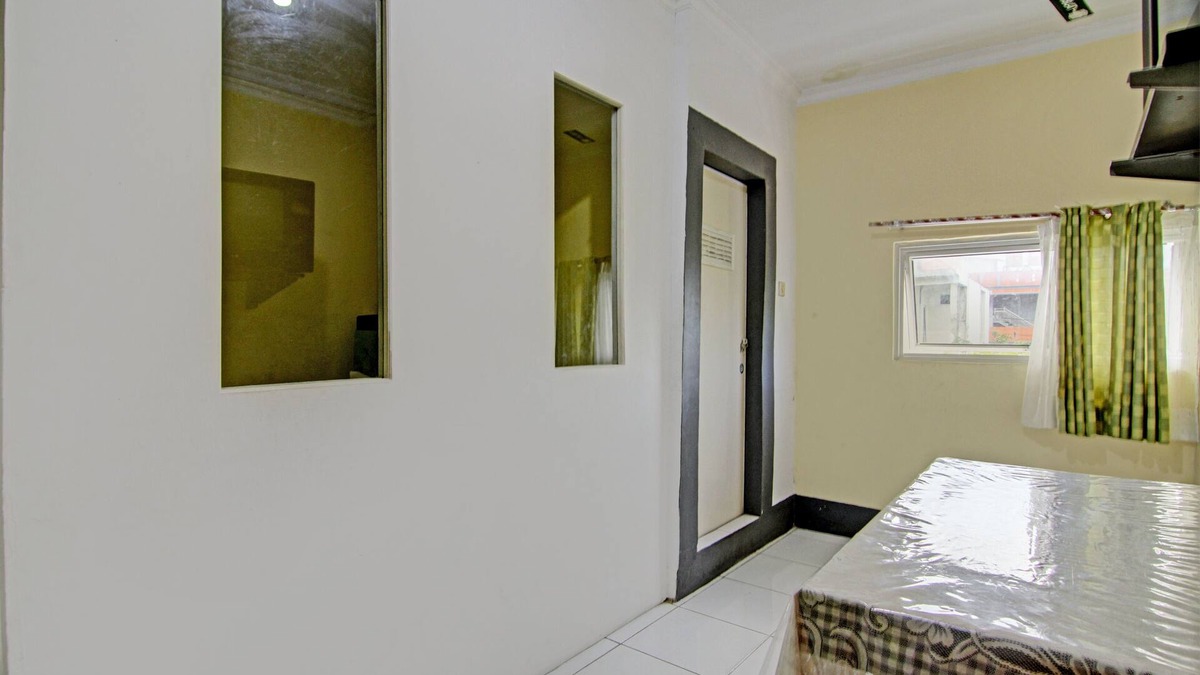 Pekanbaru Hotel | OYO 93206 Penginapan Budi SyariahNearTaman Amaryllis Pekanbaru