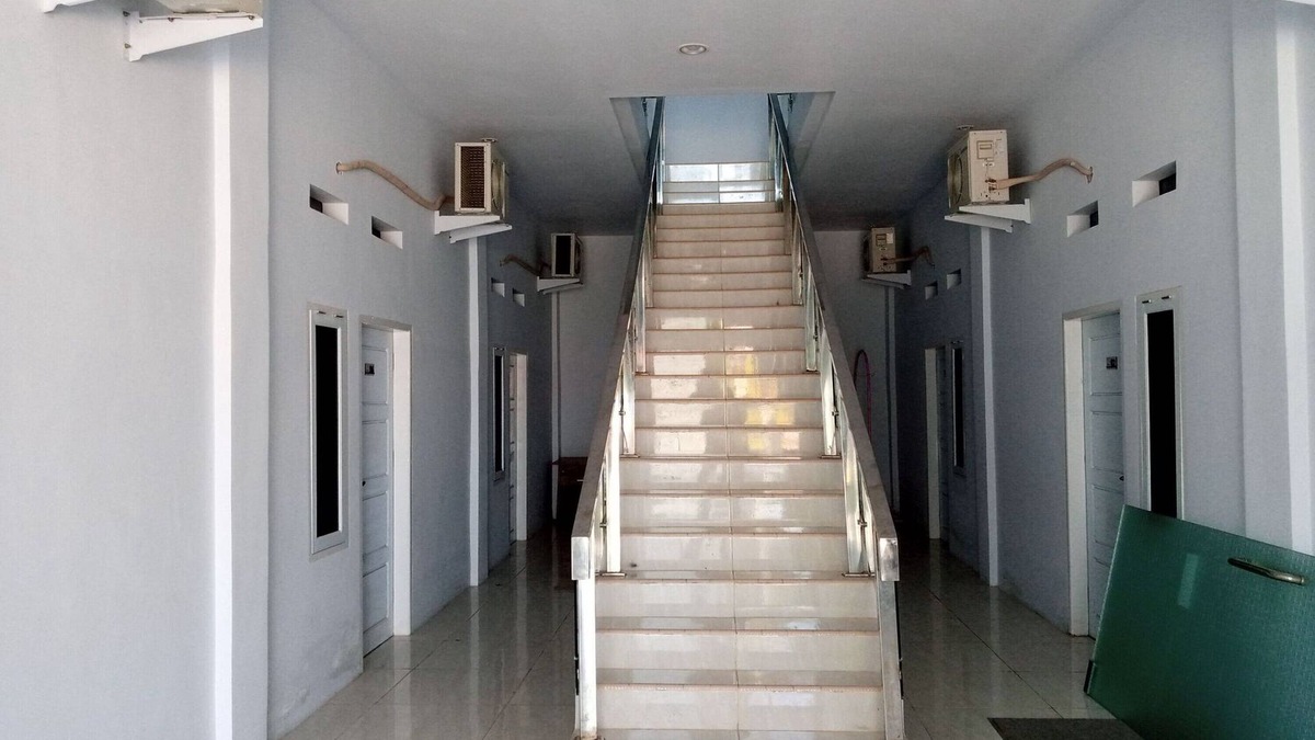 Sulawesi Hotel | OYO 93532 Kost Nian Syariah Near SPBU Pertamina 74.91657 Mattirotasi Sidrap
