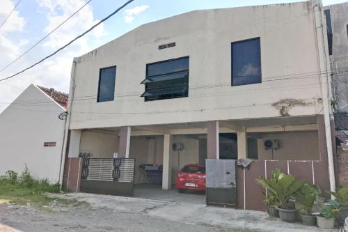 Surakarta Hotel | OYO 94919 Nay Guesthouse Dan Kost