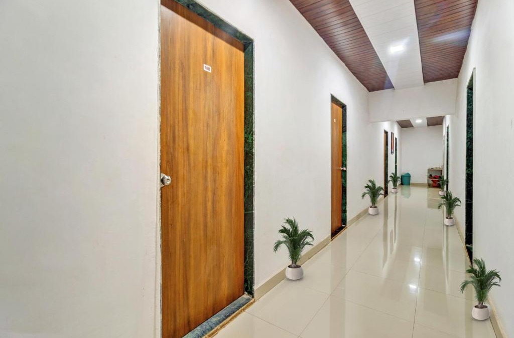 Khalapur Hotel | OYO Flagship Malhar Lodging & Boarding