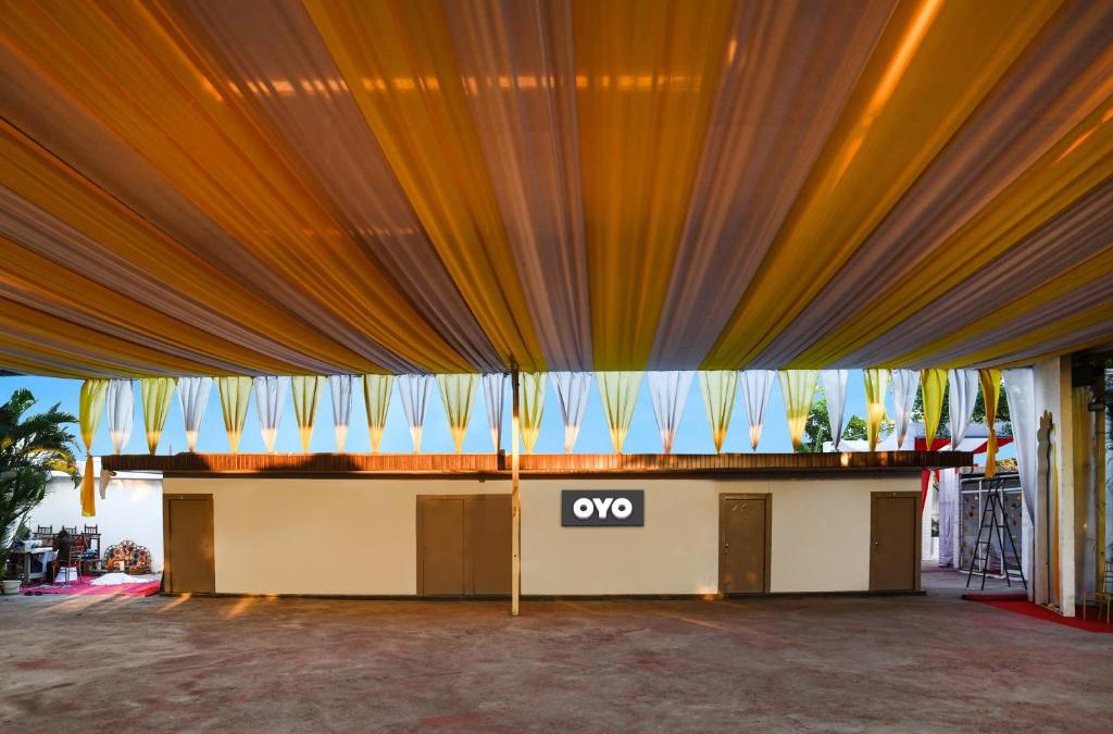 Indore Hotel | OYO Flagship New S11 Resort Inn