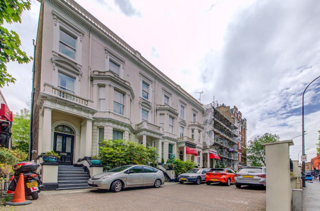 Addison Hotel | OYO Grantly Hotel, London Shepherd's Bush