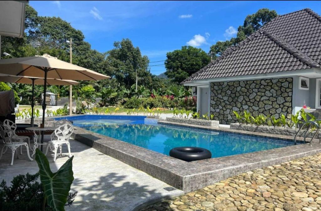 Kampung Mendok Hotel | OYO Home 90711 Roses Villa