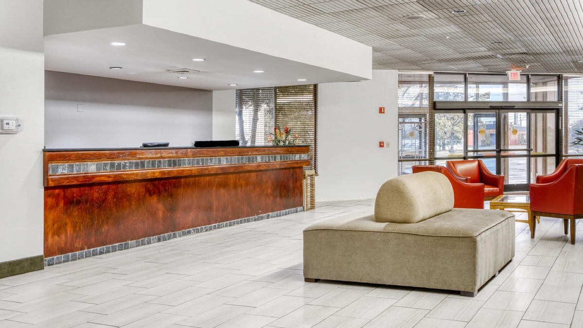 Burlington Hotel | OYO Hotel Burlington South