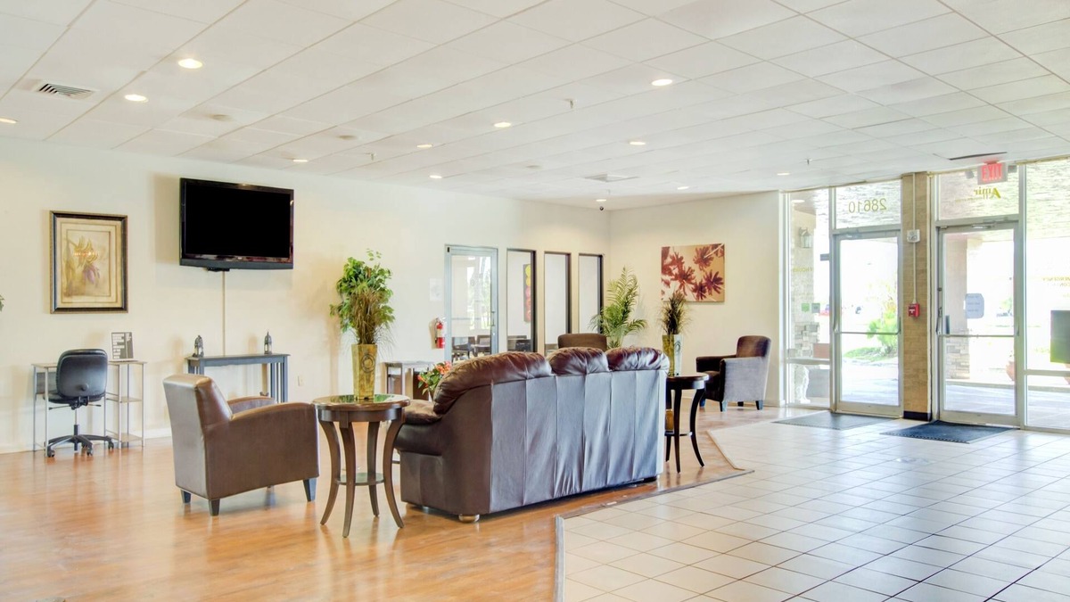Dundee Hotel | OYO Hotel Dundee By Crystal Lake