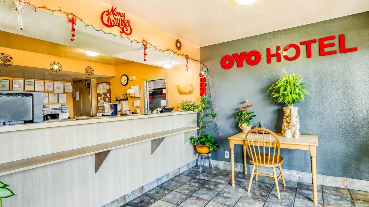 Clodine Hotel | OYO Hotel Houston Southwest I-69