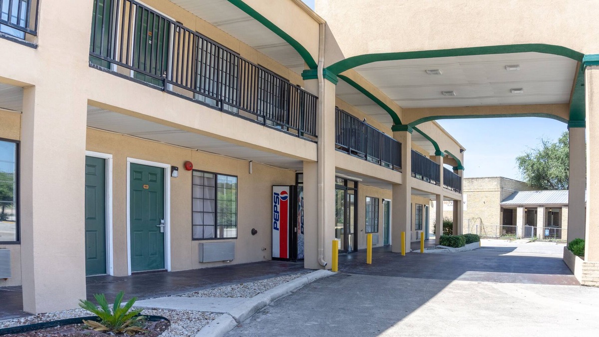 San Antonio Hotel | OYO Inn & Suites Medical Center San Antonio