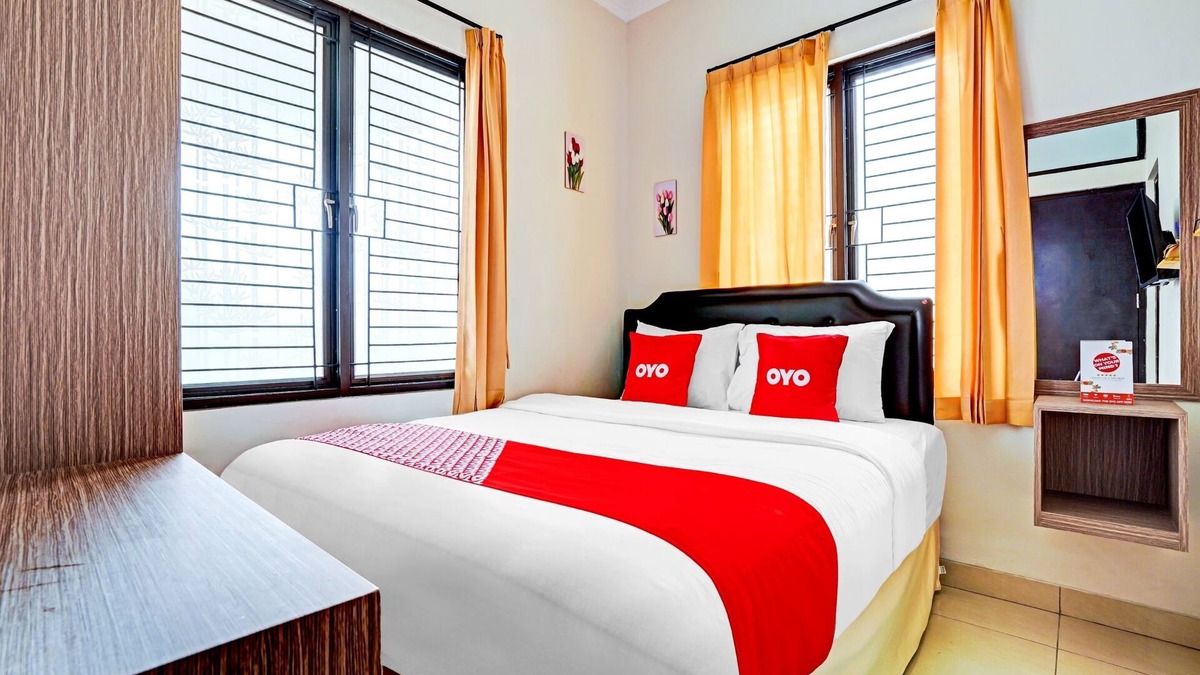 Karawang Hotel | OYO Life 90211 I-sidji Inn