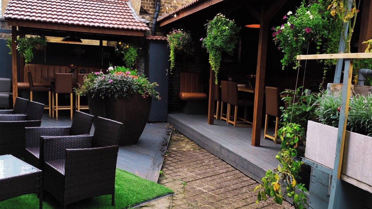 Kilburn Hotel | OYO The Kilburn Arms