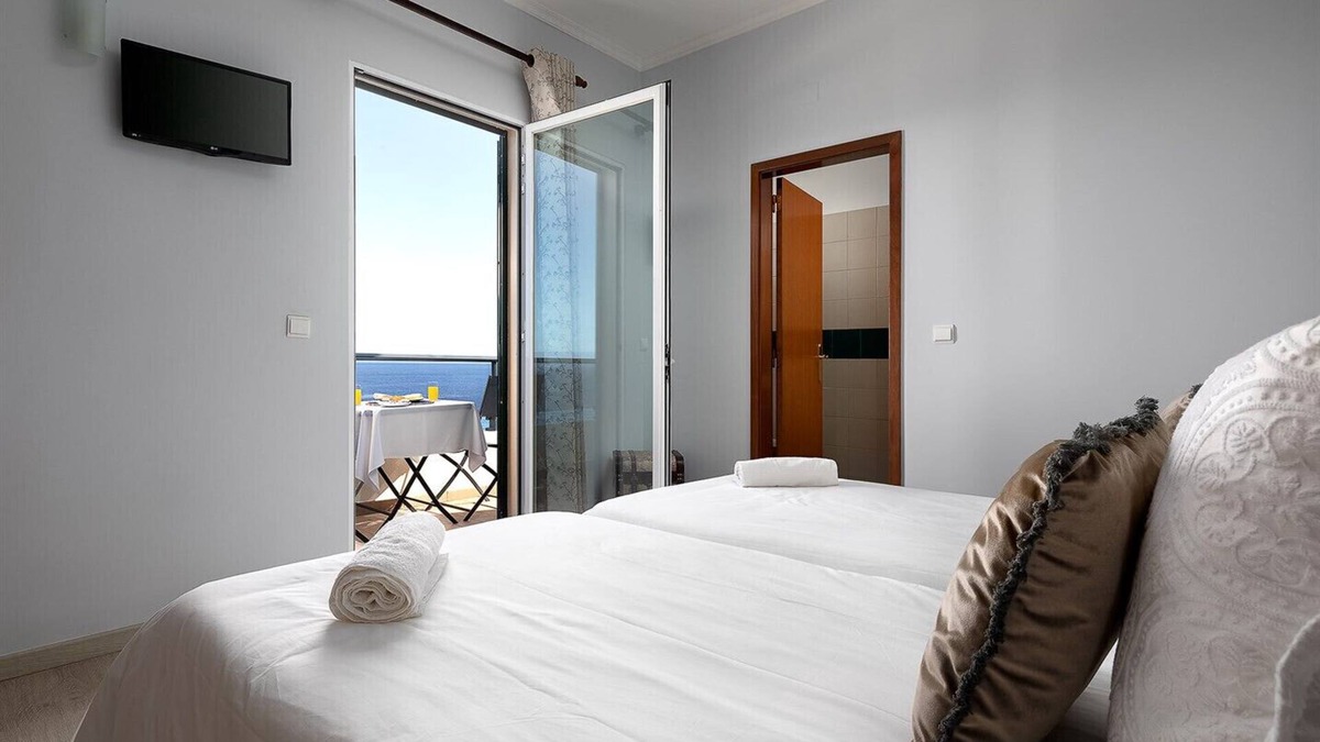 Porto Moniz Bed & Breakfast | Pérola Views Inn - Suite by Madeira Sun Travel
