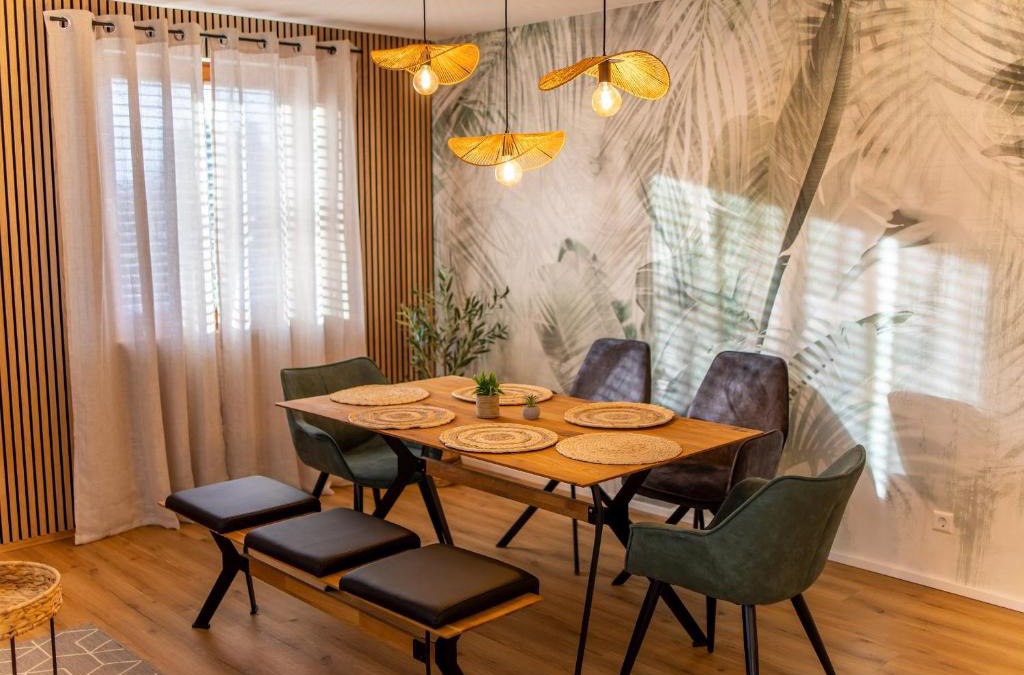 Schlier Apartment | P-Hosting Modernes Apartment zwischen Ravensburg und dem Altdörferwald, 110qm, Familienfreundlich, Separater Eingang, Kaffeevollautomat, Bäcker und Pizzeria 15 Meter, Spielplatz 50 Meter, 20 Km zum Bodensee, 30Km in die Berge