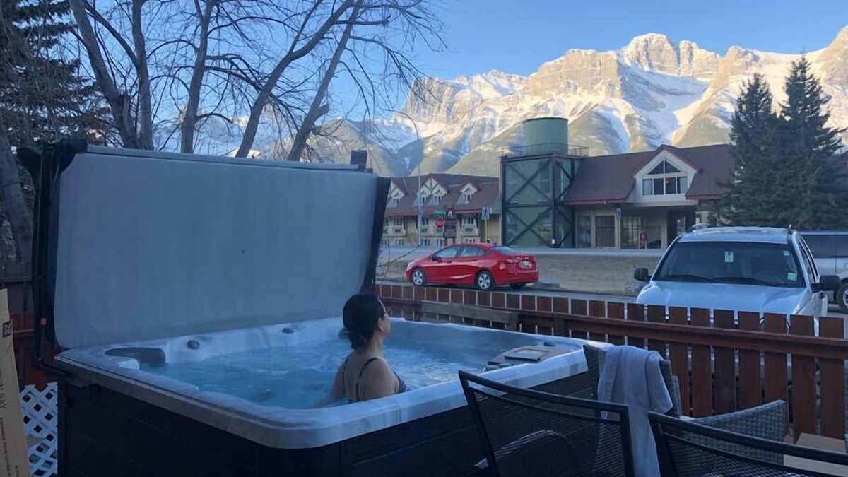 Teepee Town House | P1 - Private Hot Tub - 3 Bedroom Home - Mountain View