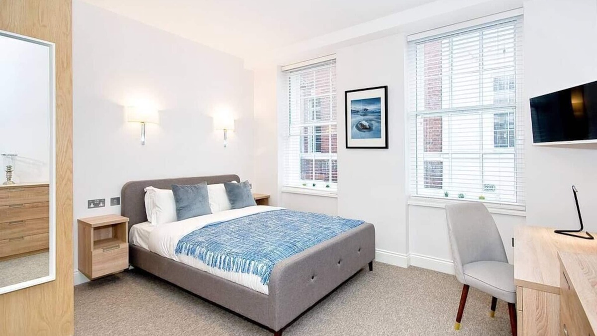 Temple Apartment | P1E Double Room Private Shower air con wifi