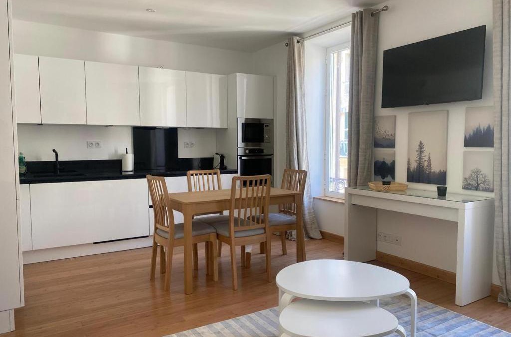 Vernier Apartment | PACA01