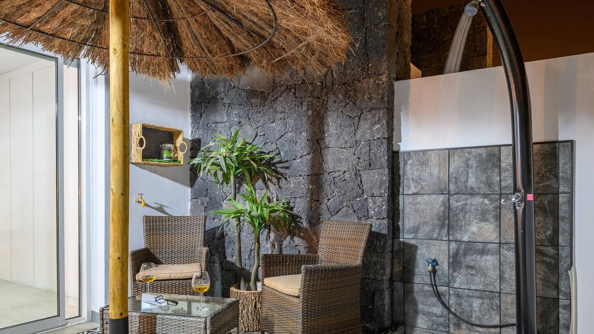 Playa Blanca Ski Chalet | Pachamama House - Near the beach, Air-Con, Fast Wifi and SAT tv
