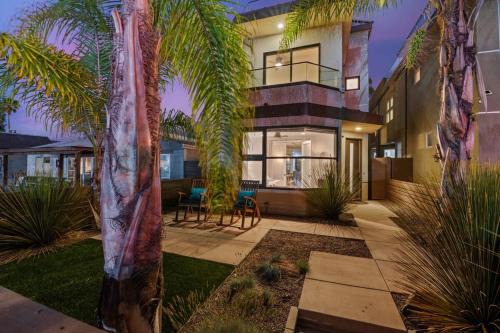 Crown Point House | Pacific Beach Paradise by Cardo -Spacious Retreat