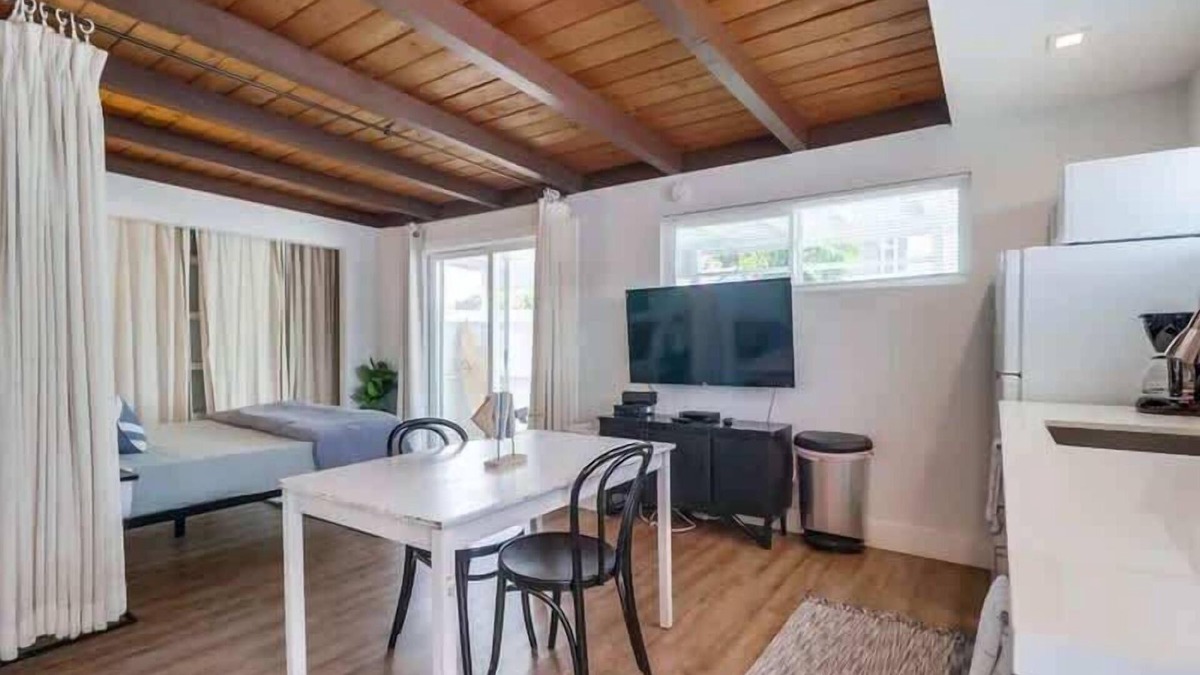 North Pacific Beach Apartment | Pacific Beach Studio Short Walk to Ocean