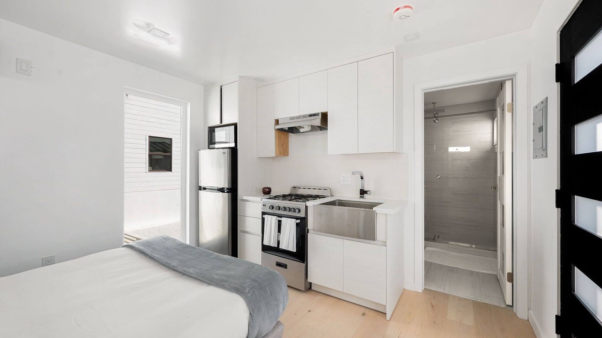 Santa Monica Canyon Apartment | Pacific Coast - Oceanfront Living Studio B