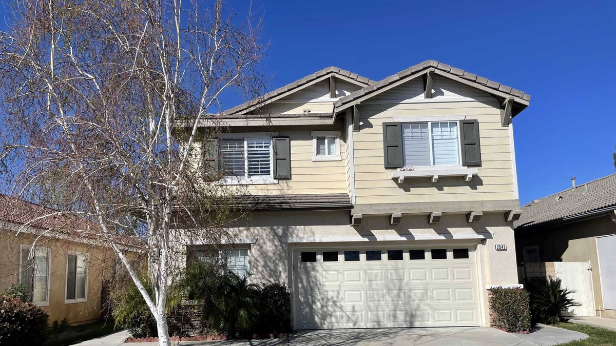 Santa Susana House | Pacific Dreams Simi Valley is a Distinguished 5 BR 2.5 BA that sleeps 8-10.