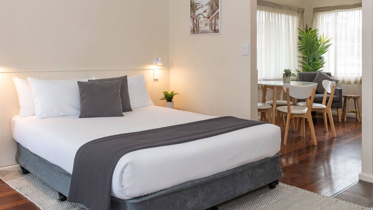 Forster House | Pacific Motel 05 - Free WiFi