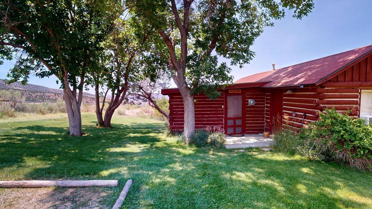 Spanish Valley Cabin | Pack Creek ~ Trails End. Affordable Cabin on the outskirts of Moab