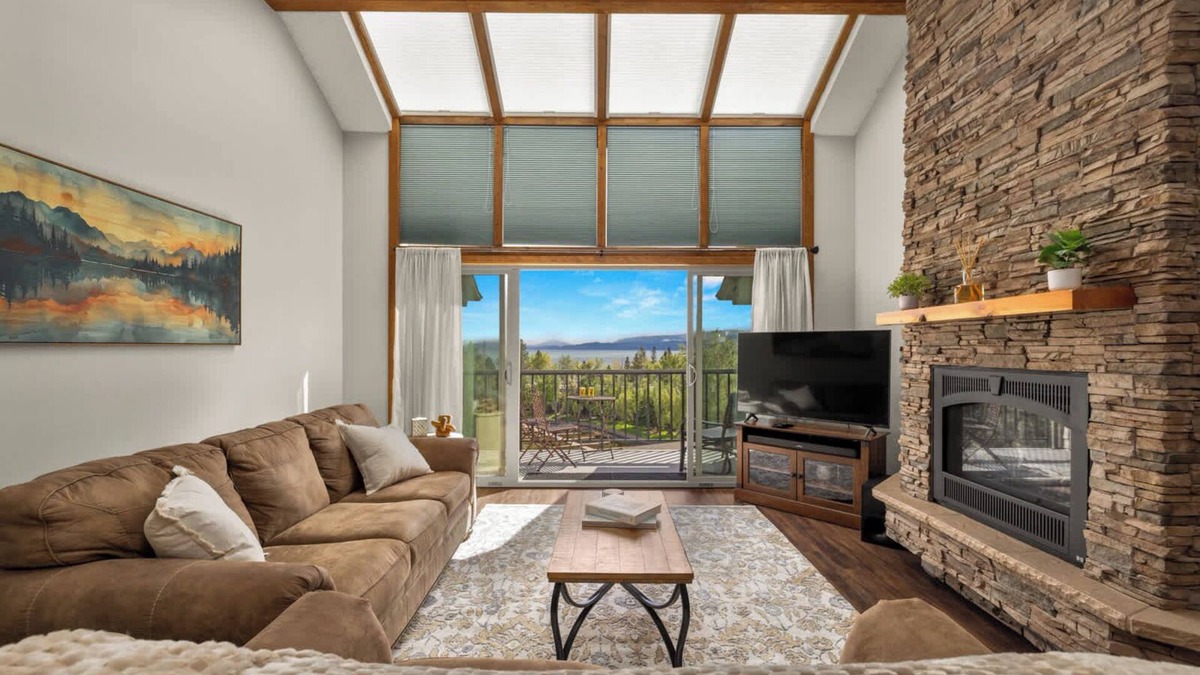 Bigfork Condo | Paddle & Pine - Lake Views & Private Dock Access