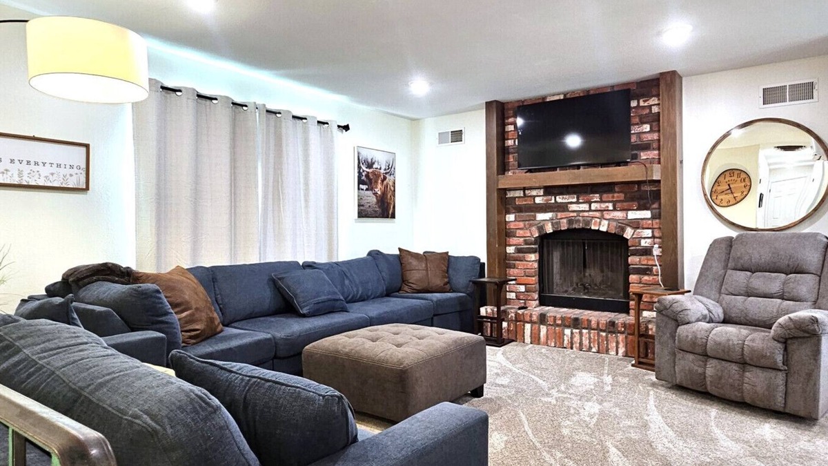 Page House | Paddleboards, Air Hockey, Grill, Fire Pit, W/D, Brkfst, Sleeps 14