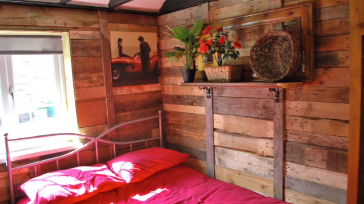 Yarm Cottage | Paddock / Hayloft - Sleep/4 adjoining bed room en suites fridge /microwave/
