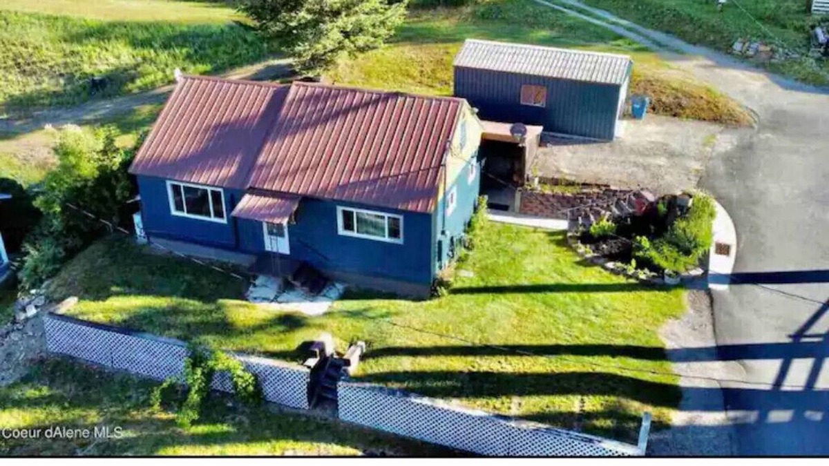 Mullan House | Page Cottage, Hiawatha ride, skiers paradise, bicyclists hub, scenic & hot tub!