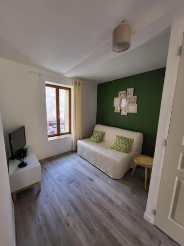 Fleury Apartment | Paisible maison de village avec terrasse