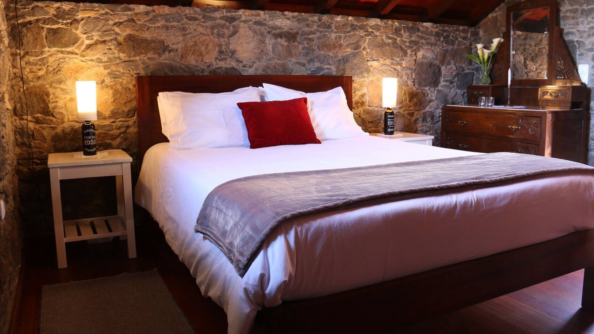 Camara de Lobos Ski Chalet | "Palheiro do Covão" cottage