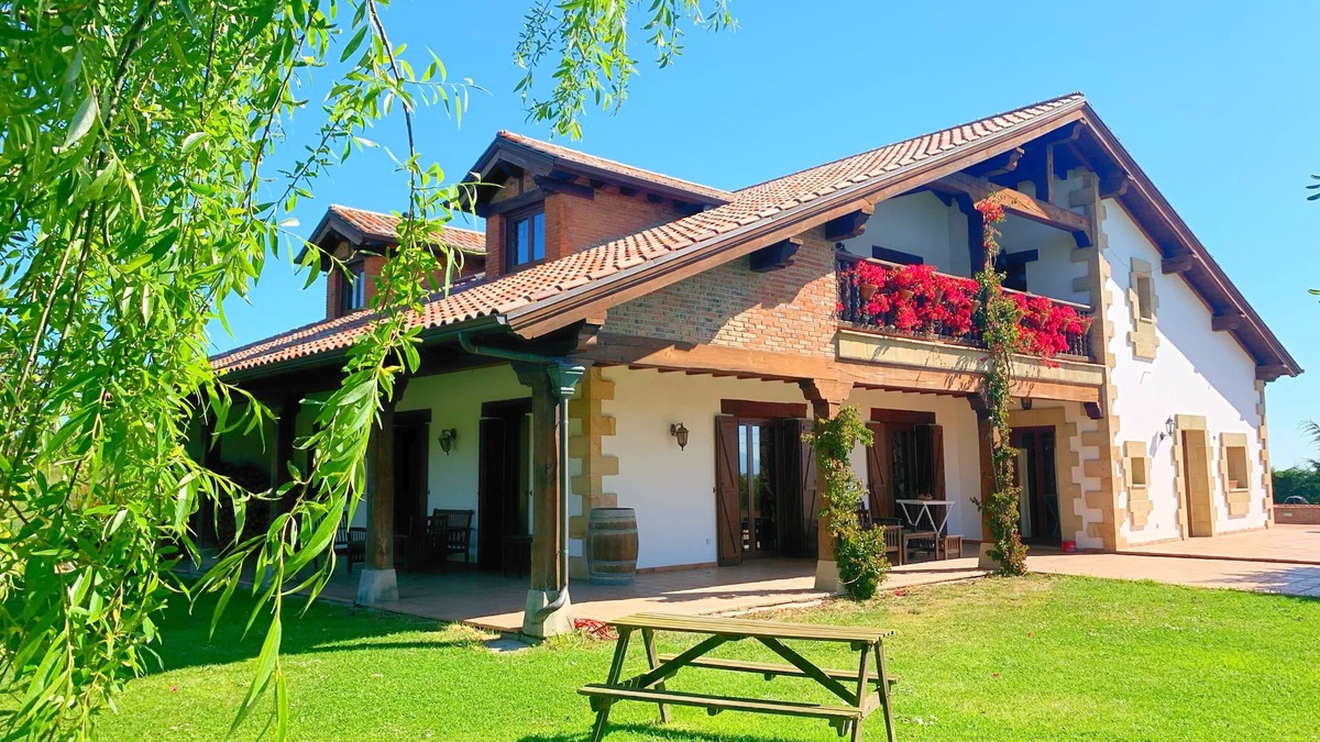 Liencres House | Palace house with pool. for 20 people in Cantabria, 9km from Santander.