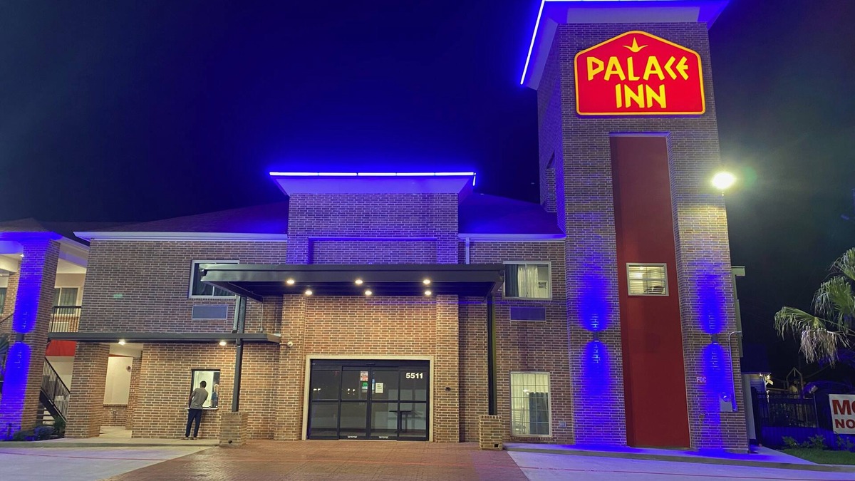 Iowa Colony Hotel | Palace Inn-Arcola