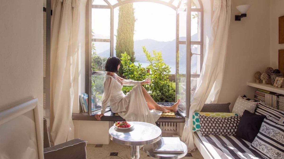 Azzano Villa | Palatial Palazzo with private lake view garden