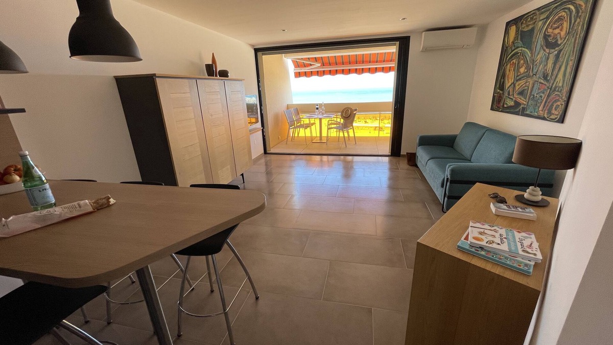Palavas-les-Flots Apartment | Palavas-centre : 2 bedrooms, terrace, splendid sea view (sleeps 6)