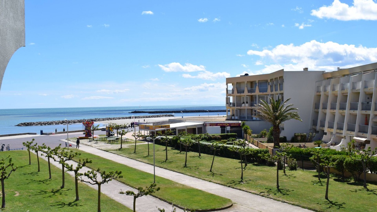 Palavas-les-Flots Apartment | Palavas-les-flôts Beautiful F2 apartment on the first line overlooking the sea and pond