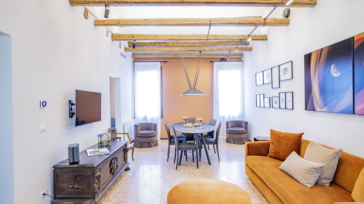 San Polo Apartment | Palazzetto San Stin Renewed in 2024