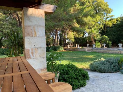 San Pietro in Lama Bed & Breakfast | Palazzo de Carlo e il parco dei 7 pozzi
