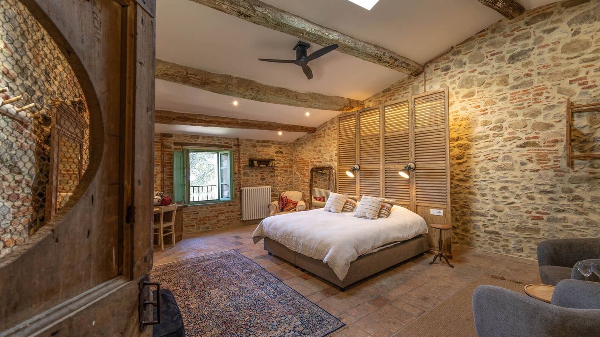 Bivio Lugnano Villa | Palazzo located in a Borgo on a hill with an endless view over the apennines.