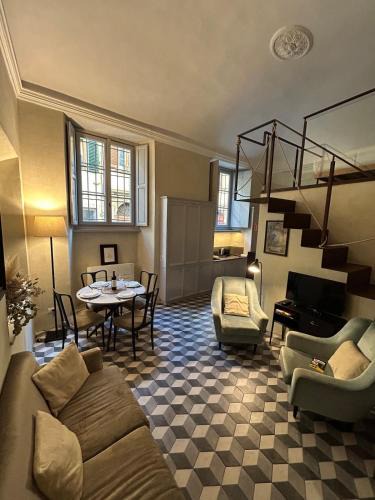 Sant' Ambrogio Apartment | Palazzo Mormorai