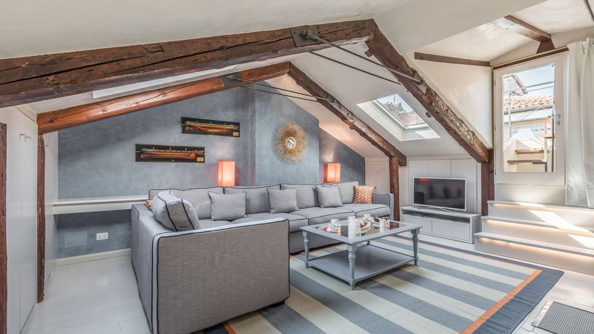 Dorsoduro Villa | Palazzo Navaro - Three Bedroom Villa, Sleeps 6